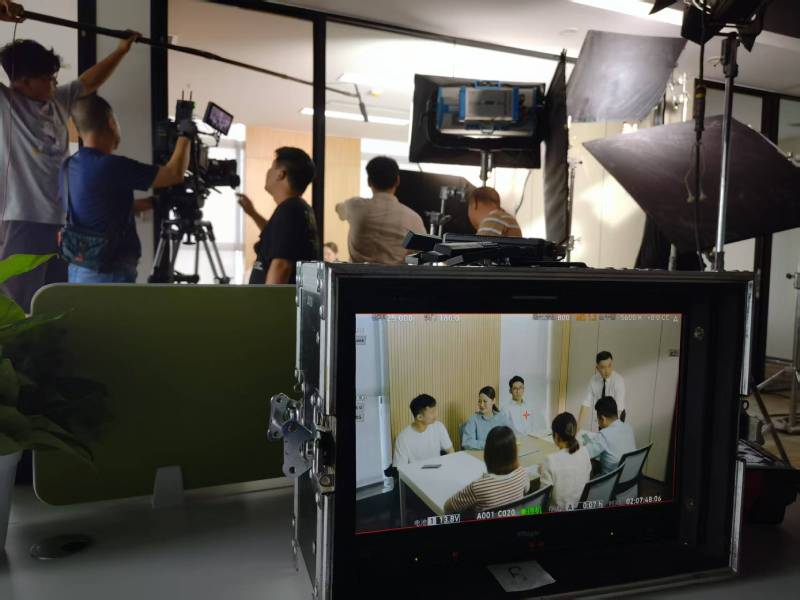 喜德县TVC拍摄公司：科技产品视觉化大师，诠释未来感与功能美学